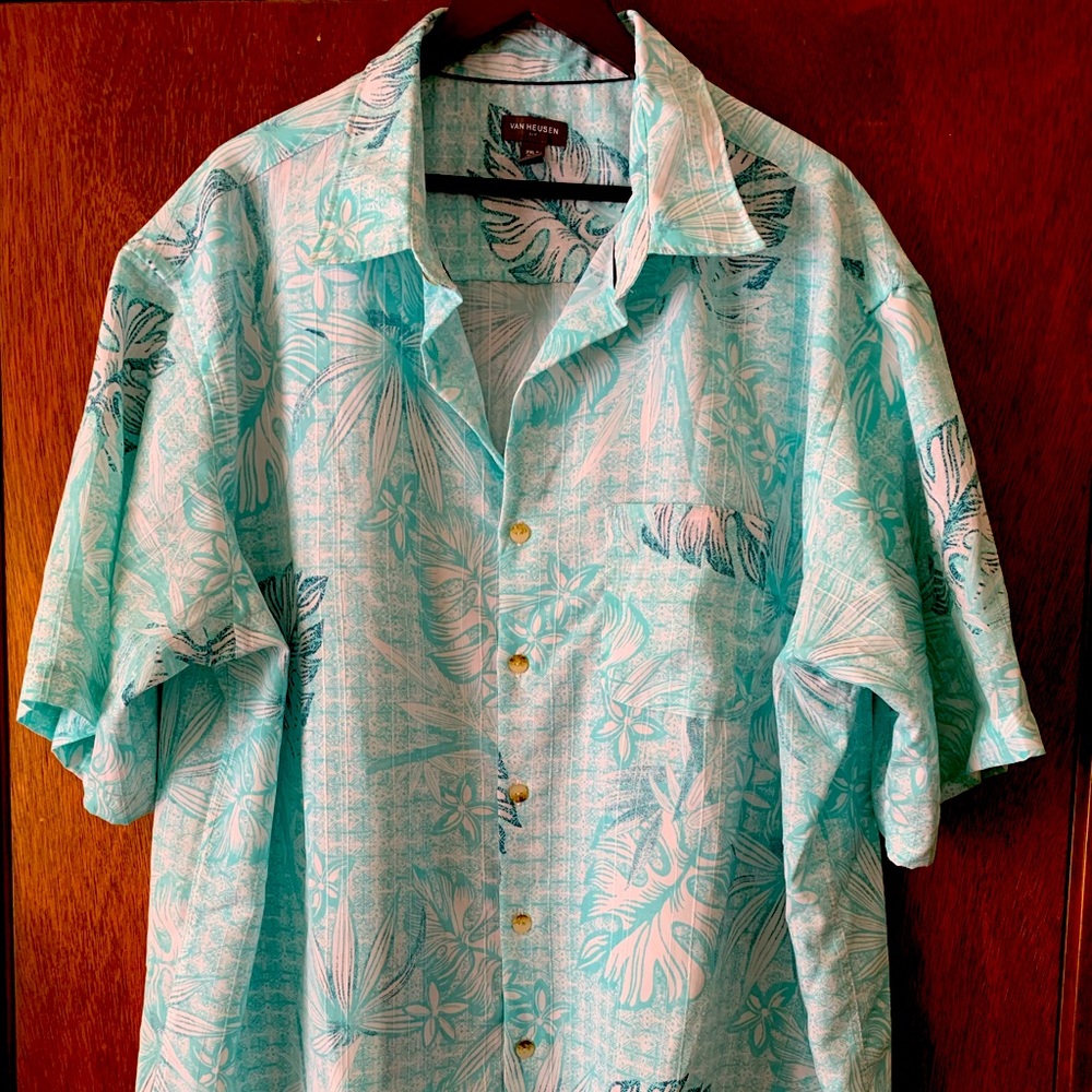 2XLT VAN HEUSEN button up short sleeve caribbean shirt.  THINK SUMMER!